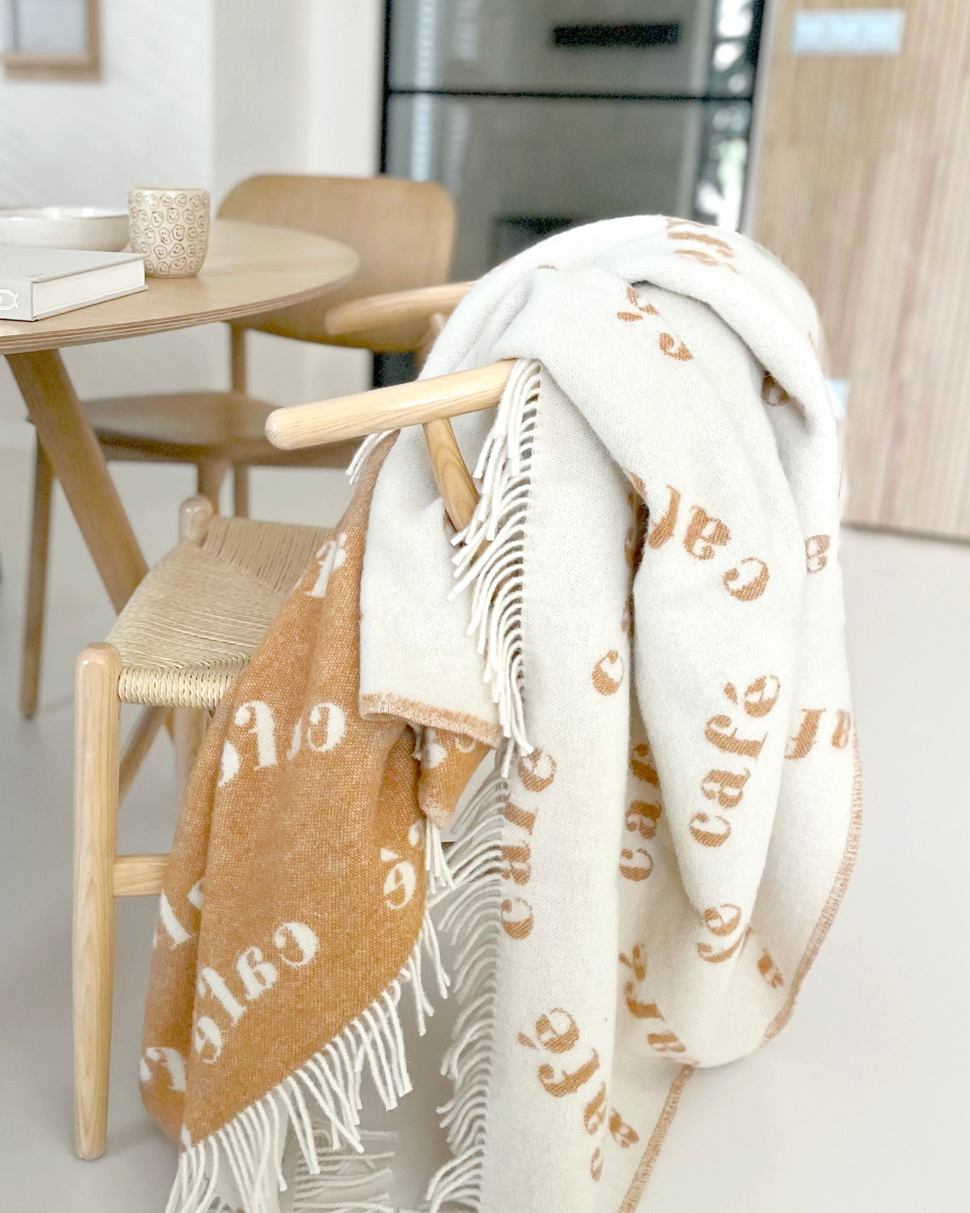 Maison Deux Café-Decke weiss/beige aus neuseeländischer Wolle ca. 130x200cm