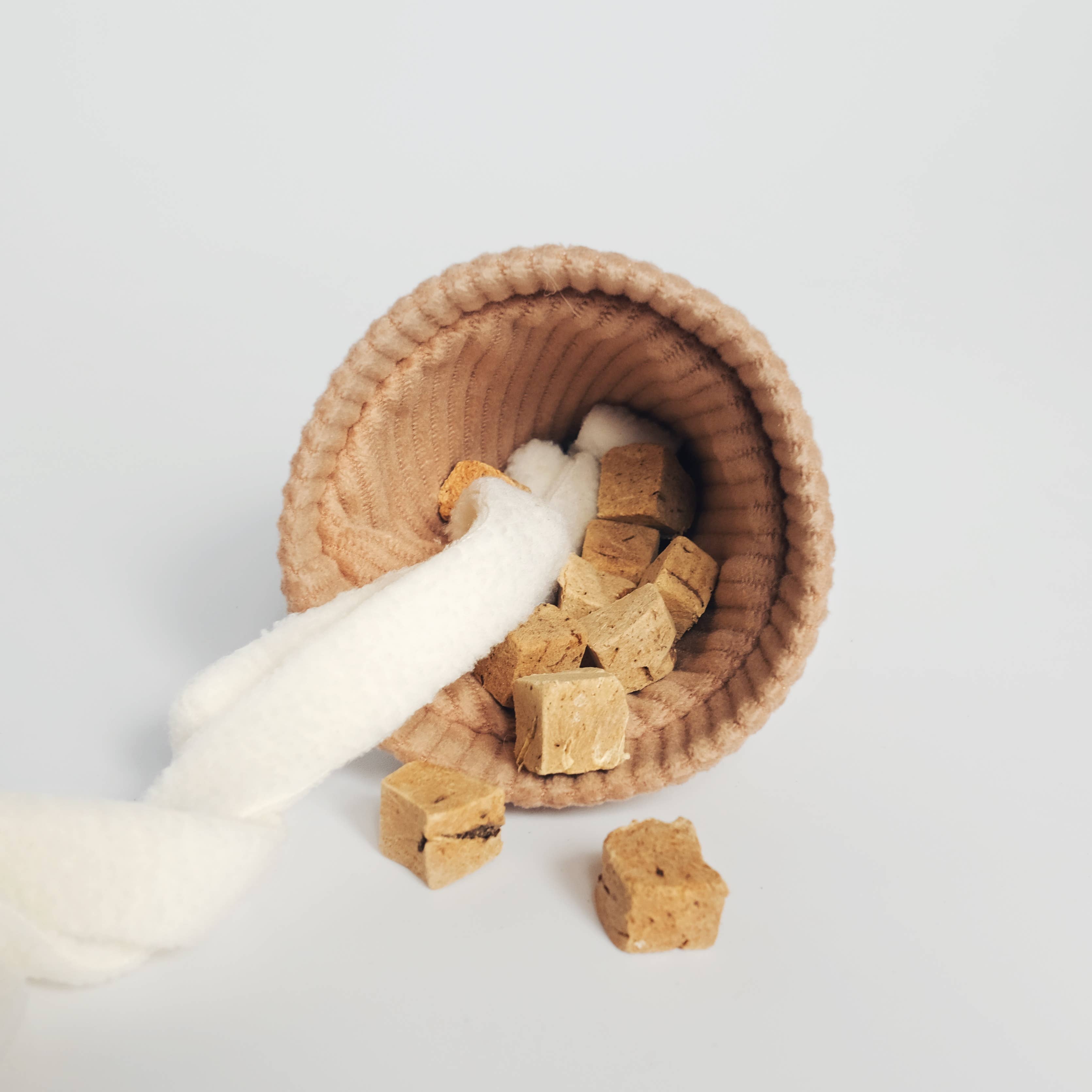 Lambwolf Collective ICE CREAM POP mit Quietsch-Ball & Schnüffelspielzeug - BITANGELHOMES