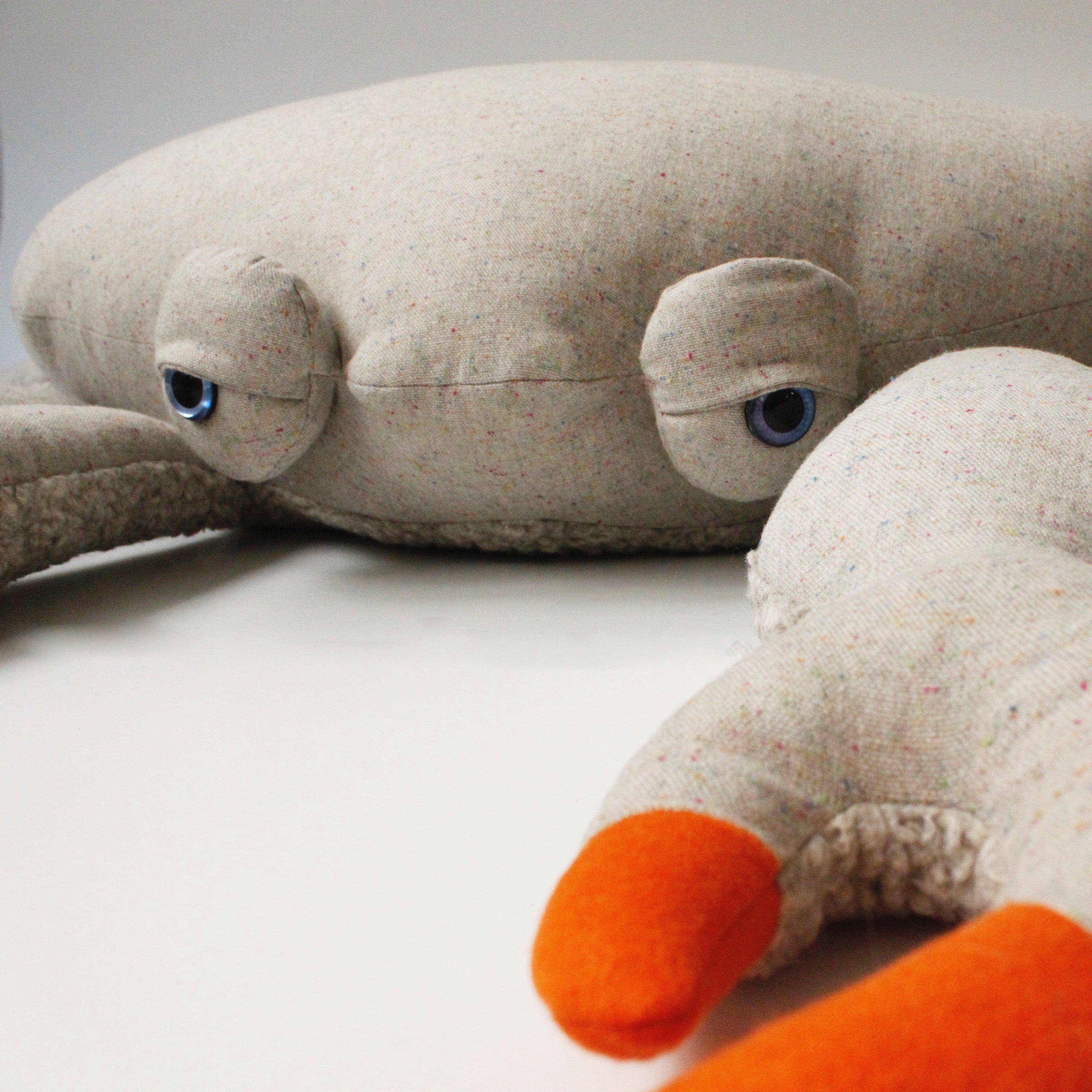BigStuffed Krabbe in Giant sandfarben/orange - BITANGELHOMES