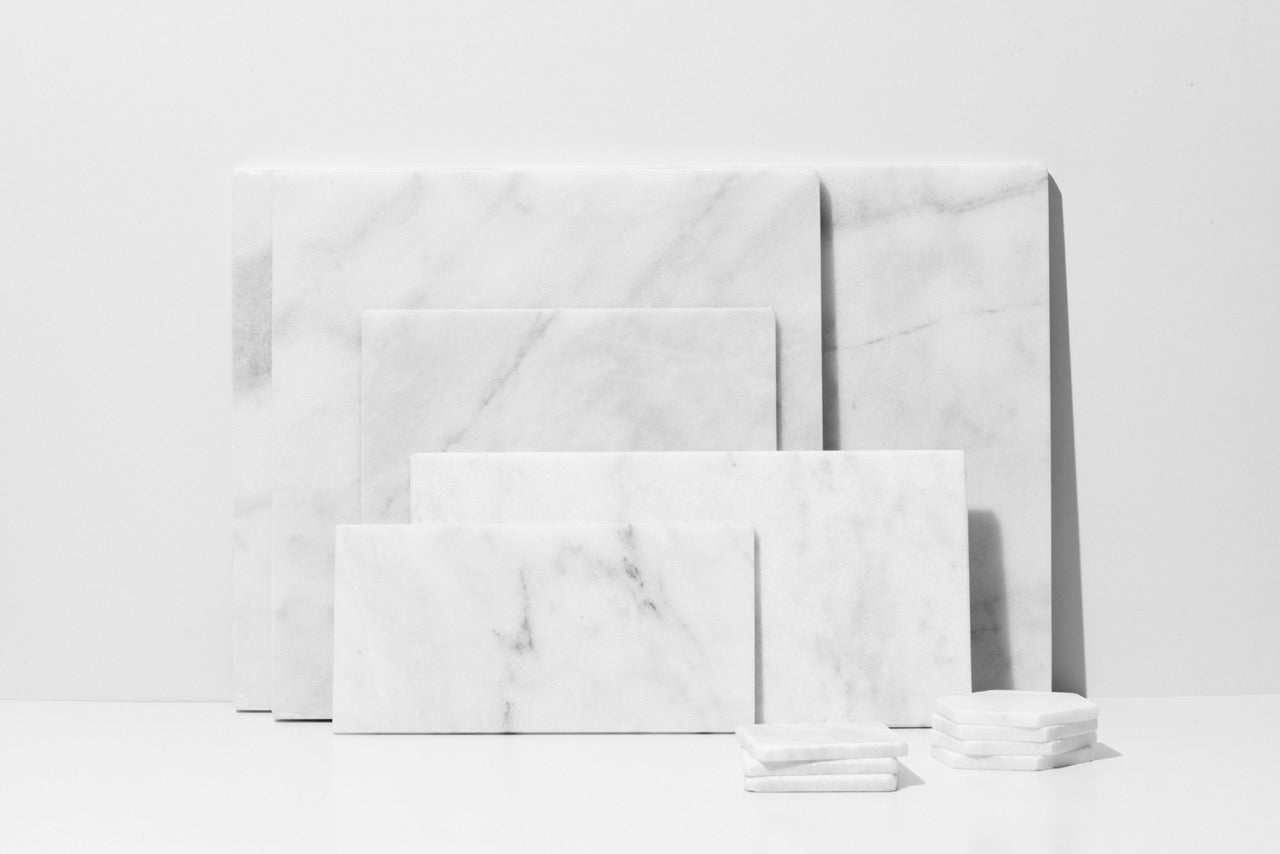 Stoned Marble Marmorplatte für die Küche zum Servieren oder als Ablage in Größe M Weiss - BITANGELHOMES