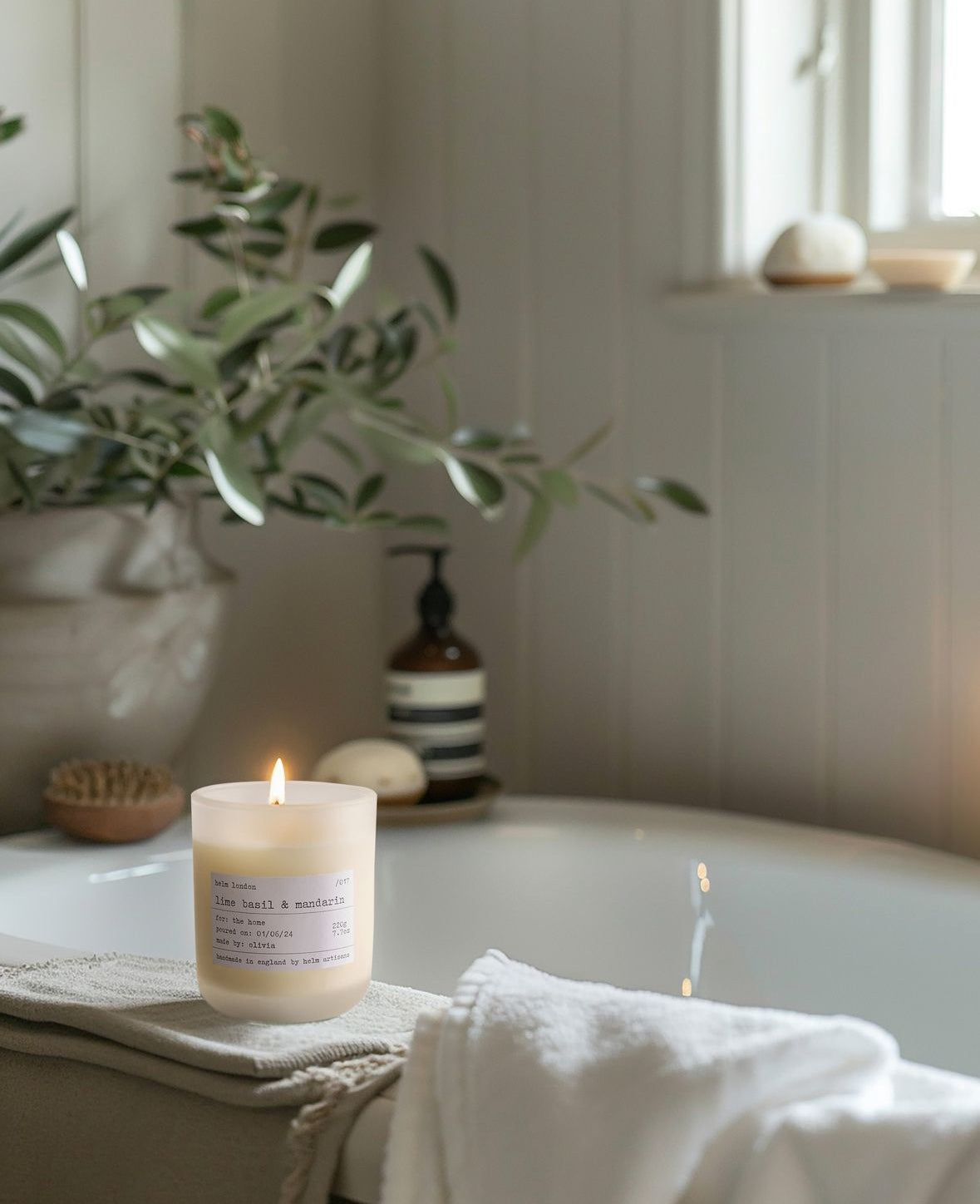 Helm London Luxuriöse Duftkerze Limette, Basilikum und Mandarine - BITANGELHOMES