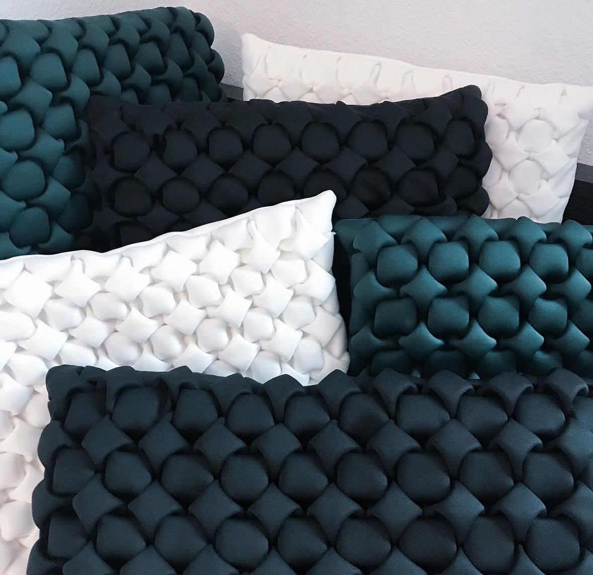 Flo Home Delight Neosmock-Kissen petrolfarben Neopren - BITANGELHOMES