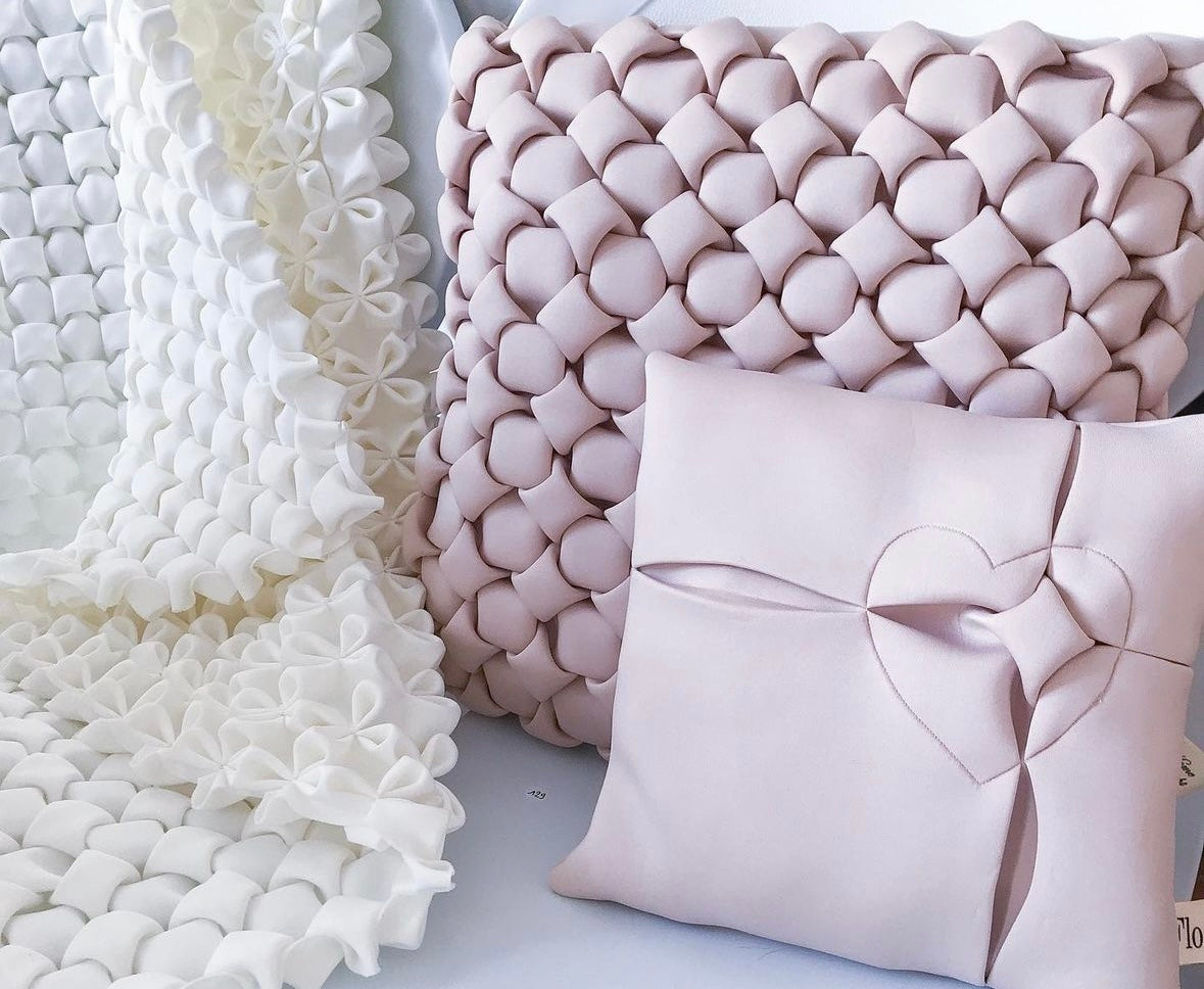 Flo Home Delight handgefertigte Decke aus Nepopren weiss/rosé - BITANGELHOMES