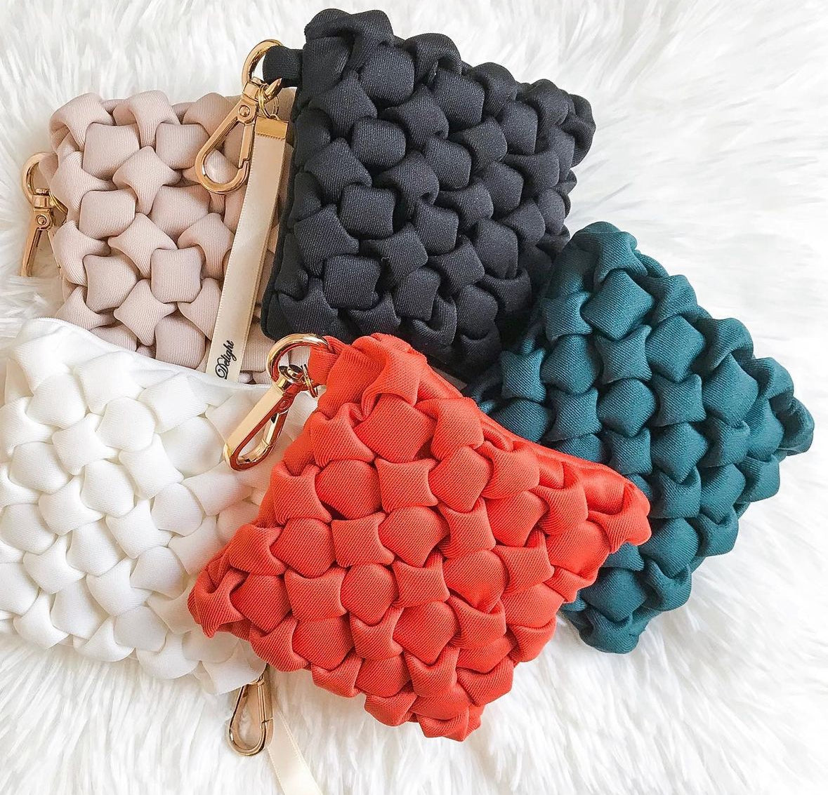 Flo Home Delight handgefertigter Neopren-Schlüsselanhänger schwarz - BITANGELHOMES