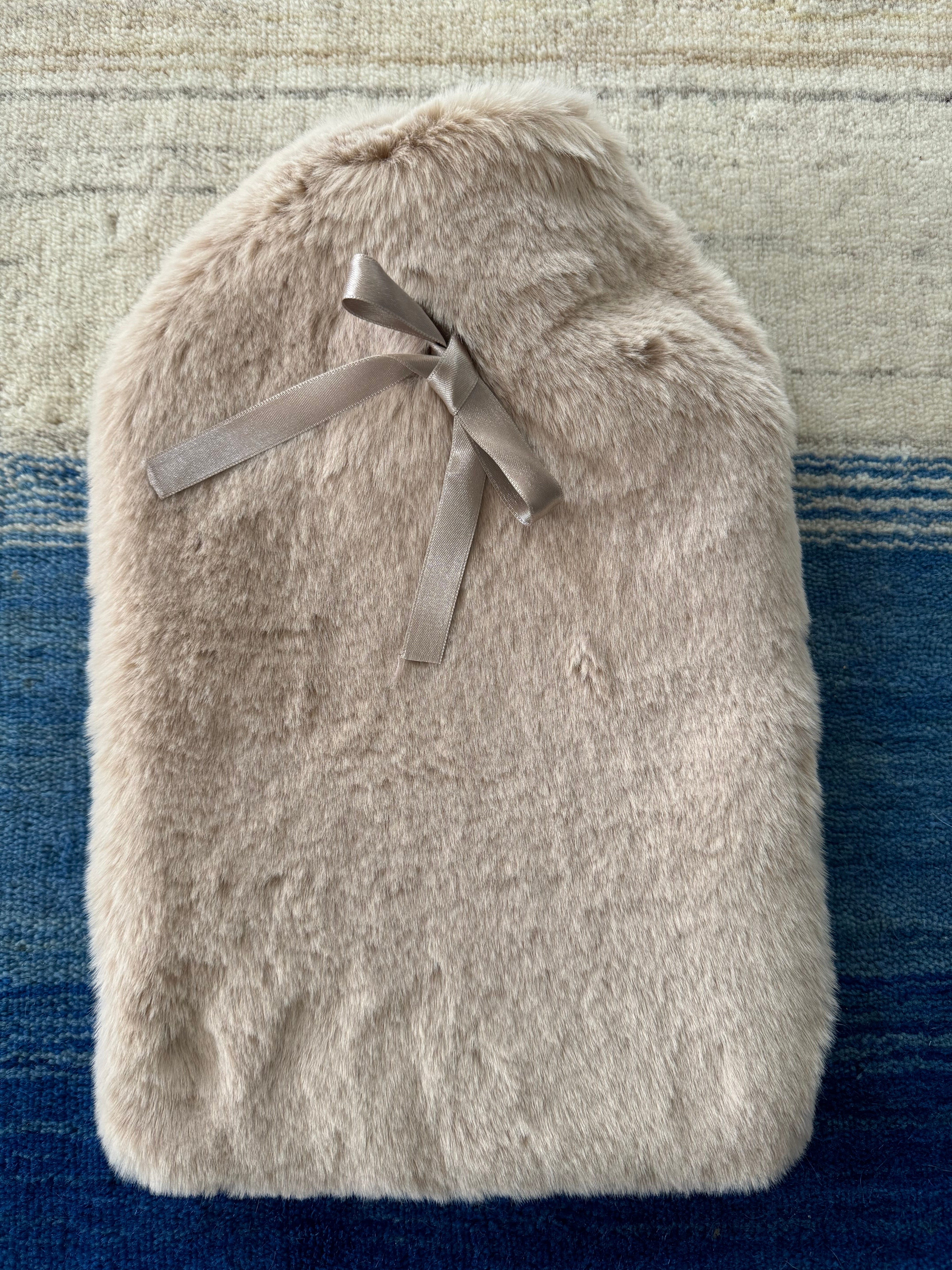 Luxuriöse kuschelweiche Webpelz Wärmflasche beige - BITANGELHOMES