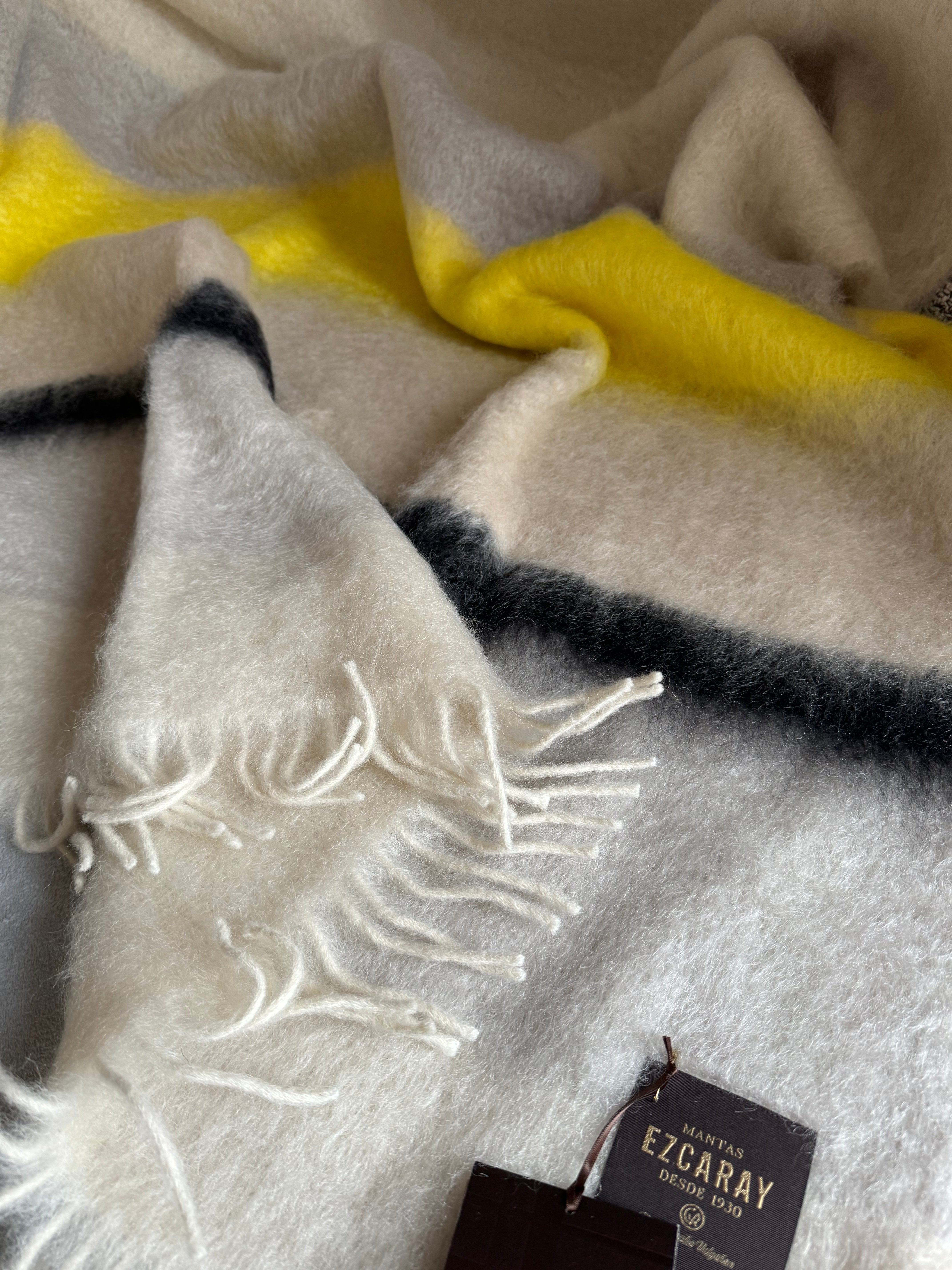 Mantas Ezcaray Spanien Premium Mohair-Wolldecke Serenity off white - BITANGELHOMES