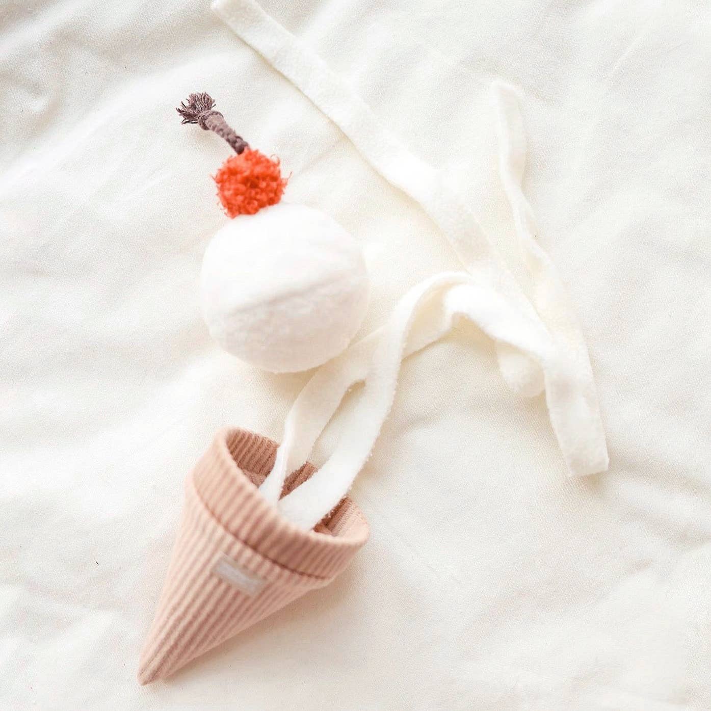 Lambwolf Collective ICE CREAM POP mit Quietsch-Ball & Schnüffelspielzeug - BITANGELHOMES