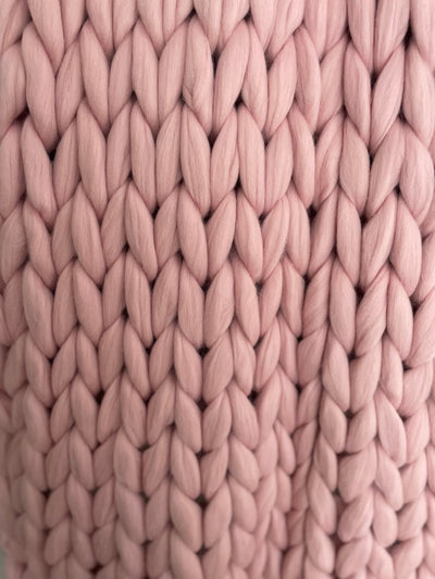 Adorist Merino-Wolldecke Cosima Chunky Knit in rosa wahlweise in 100x150cm & 130x180cm & 3,5 - 3,9kg & 4,3 - 4,7kg - Bitangel RENOVATE & FURNISH HOMES GmbH