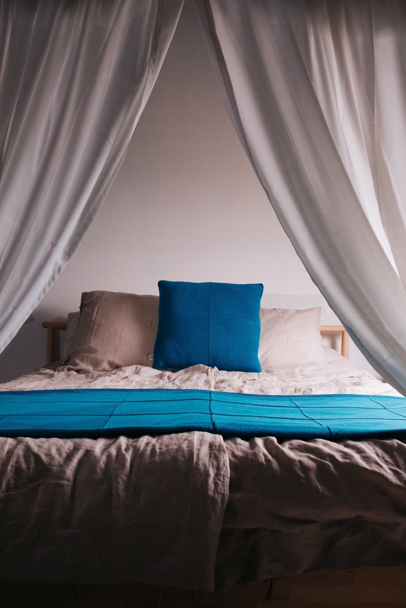 Agatha Porto edle handgestrickte Baumwolldecke in petrol ca. 120x60 cm - Bitangel RENOVATE & FURNISH HOMES GmbH