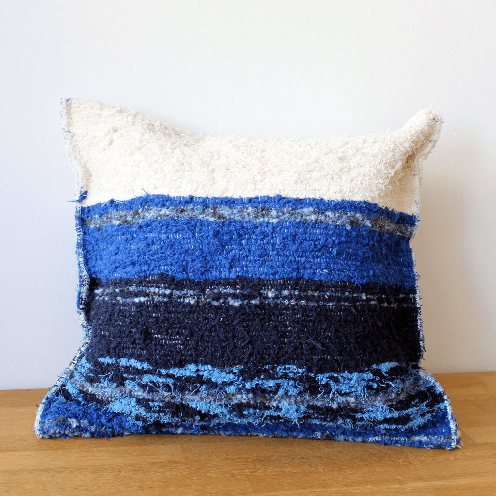 Amour Sud Marbella handgewebtes Kissen Sitzkissen inclusive. Füllung in blau & weiß - 50 x 50 cm - Bitangel RENOVATE & FURNISH HOMES GmbH