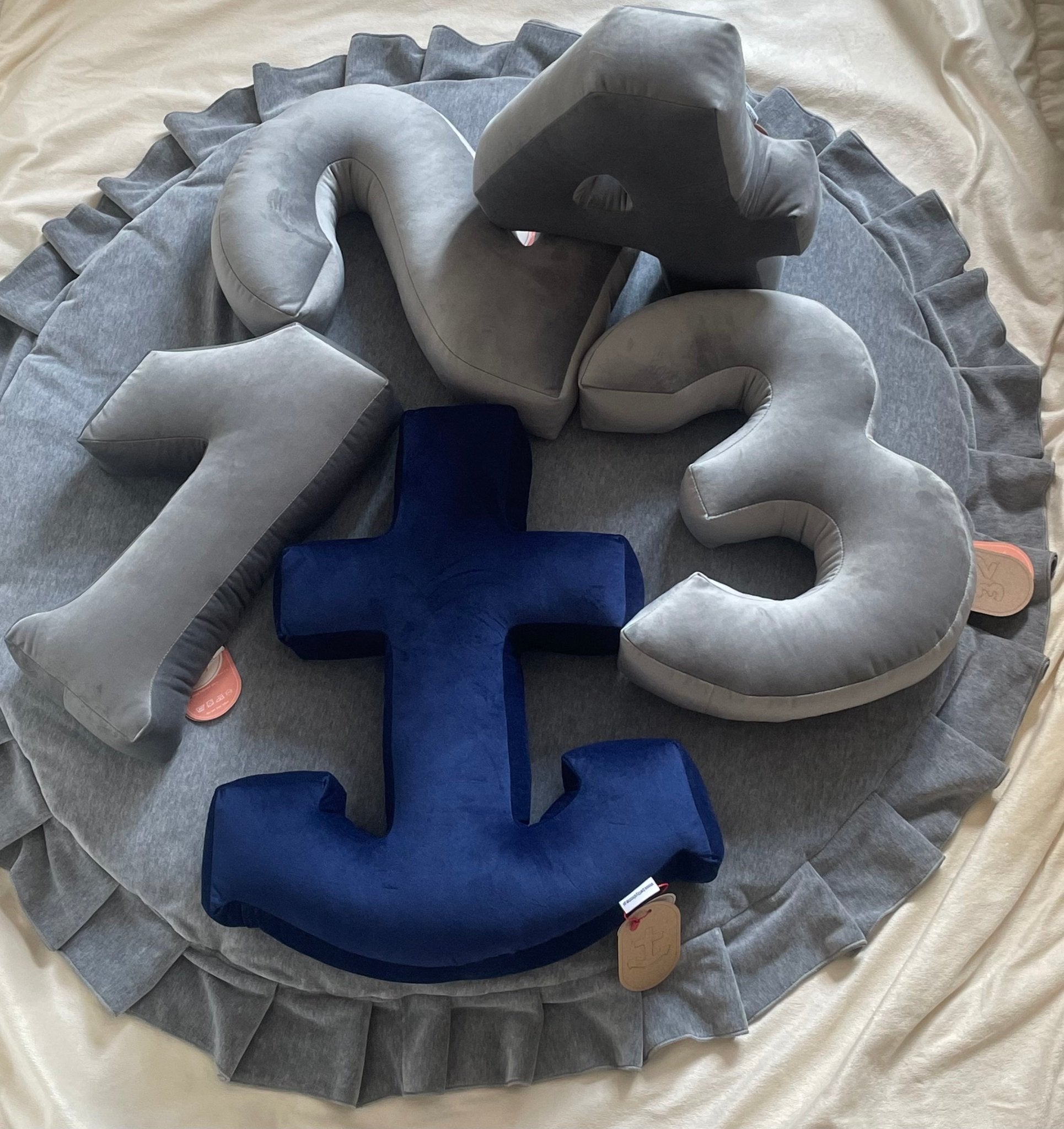 Bettys Home Samtkissen Anker Navy blau mit antiallergenen Fasern ca. 54x2x44x2cm - Bitangel RENOVATE & FURNISH HOMES GmbH