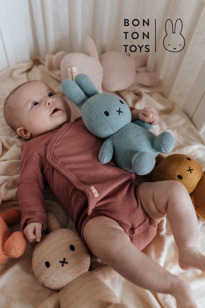 Bon Ton Toys Miffy Sitting Organic Cotton/Baumwolle wahlweise in verschiedenen Farben ca. H23x9cm - Bitangel RENOVATE & FURNISH HOMES GmbH