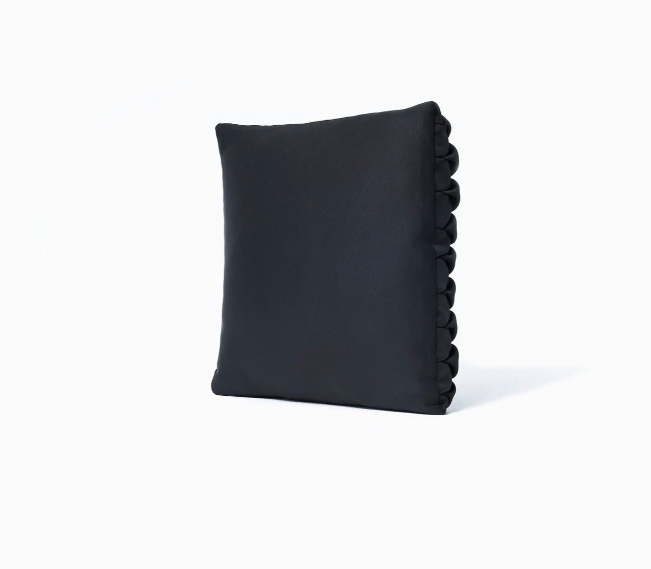 Flo Home Delight Neosmock-Kissen wahlweise in Crem oder Schwarz, aus Neopren ca. 40x40x5cm - Bitangel RENOVATE & FURNISH HOMES GmbH