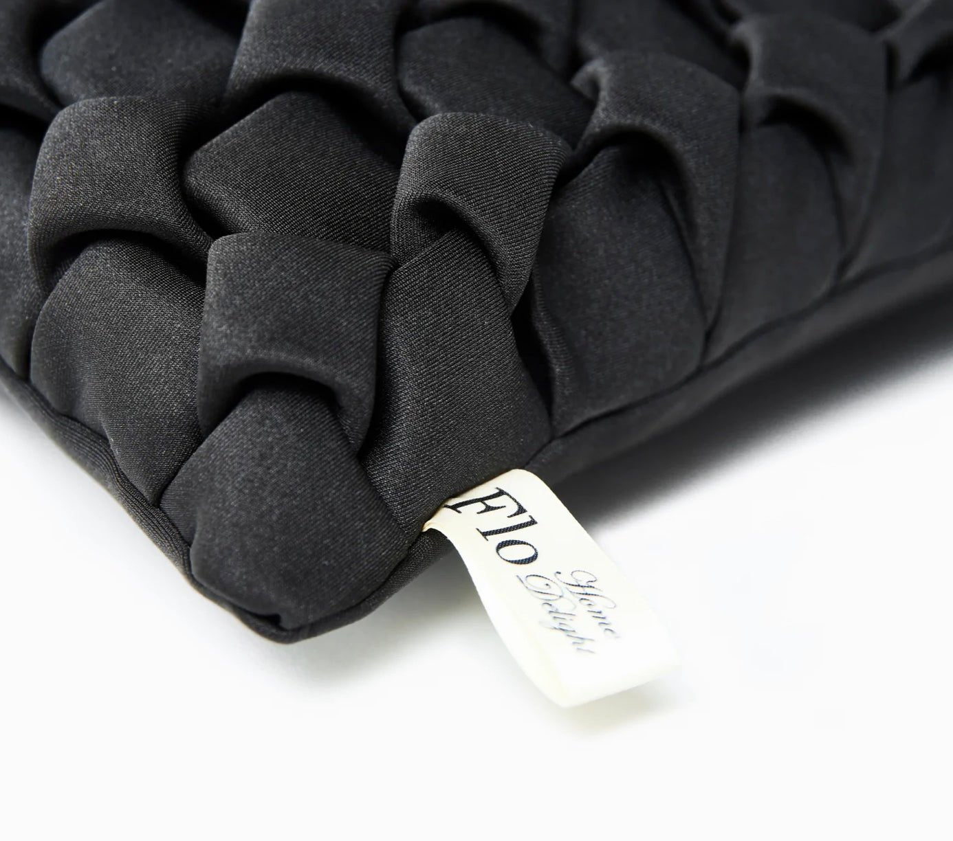 Flo Home Delight Neosmock-Kissen wahlweise in Crem oder Schwarz, aus Neopren ca. 40x40x5cm - Bitangel RENOVATE & FURNISH HOMES GmbH