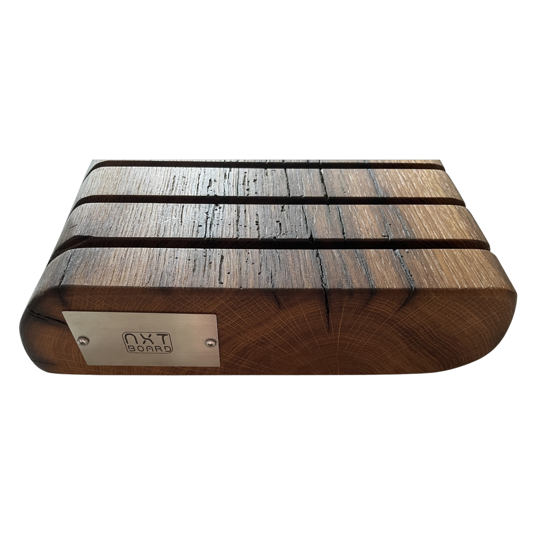 NXT Board exklusiver 4er Schneidebrett-Ständer wahlweise in 2 verschiedenen Versionen, handgearbeitet aus 150 Jahre alter Eichenstehle - BITANGELHOMES