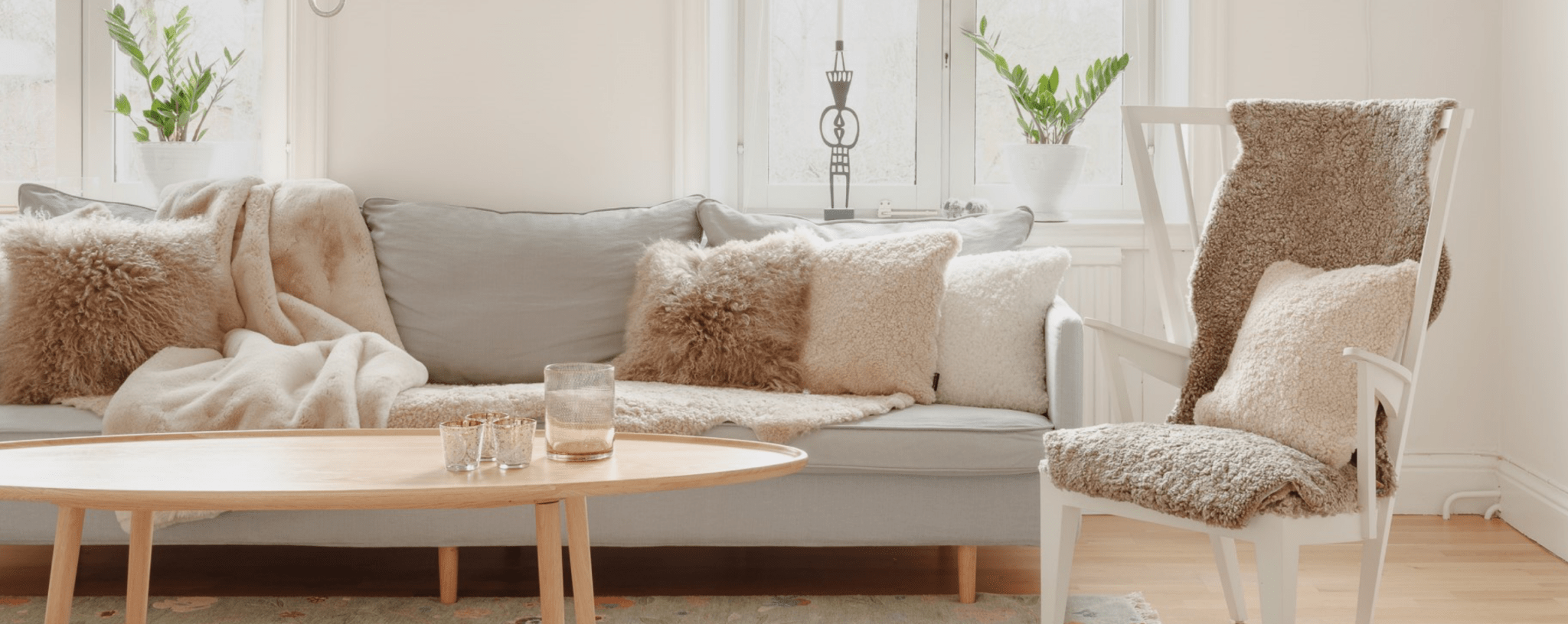 Kuschelweiches echt Schaffell-Kissenhülle gelocktem, off white ca. 45x45cm - Bitangel RENOVATE & FURNISH HOMES GmbH