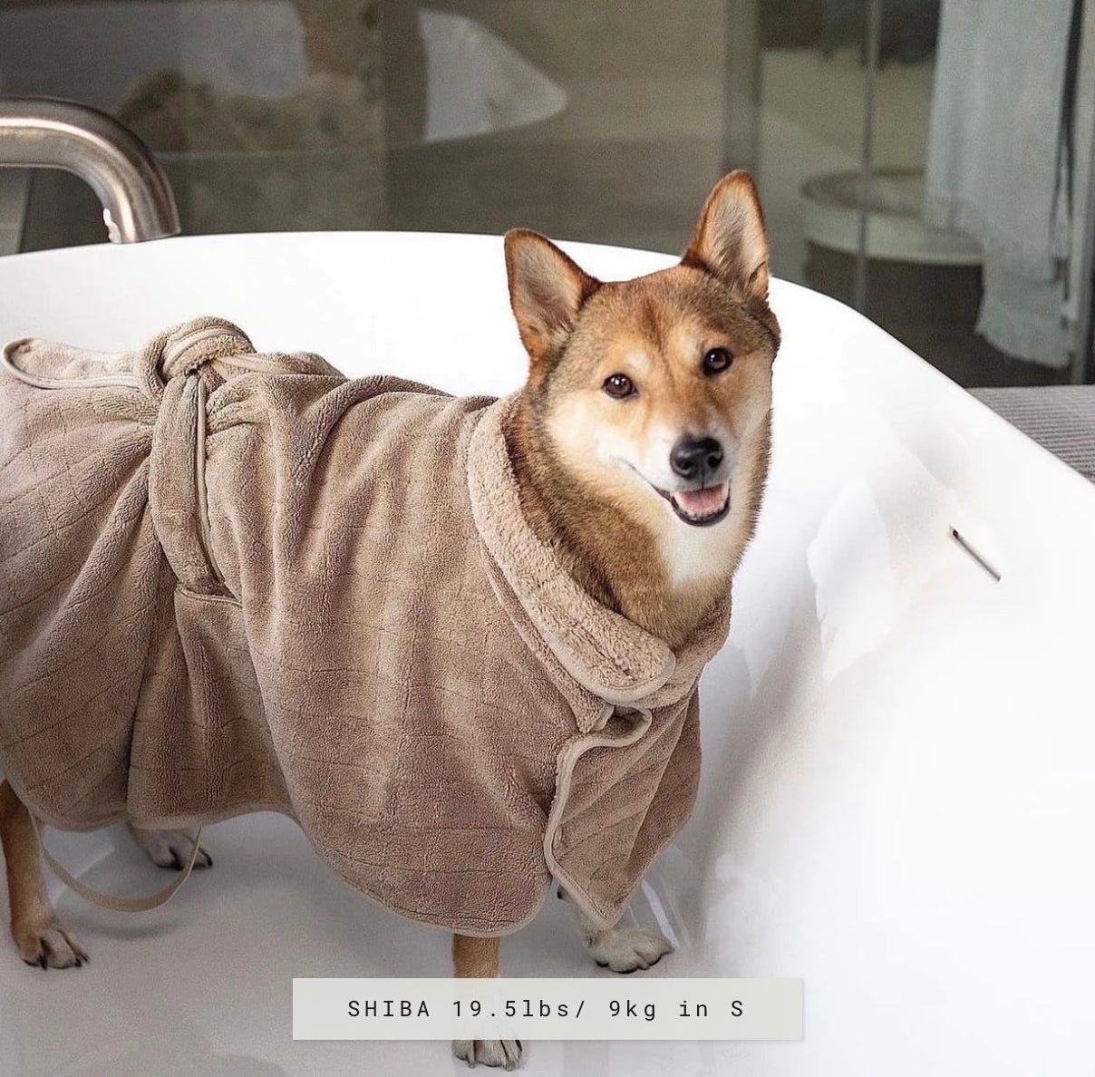 Lambwolf Collective Hunde-Fleecebademantel wahlweise in XS, S, M, L in - Bitangel RENOVATE & FURNISH HOMES GmbH