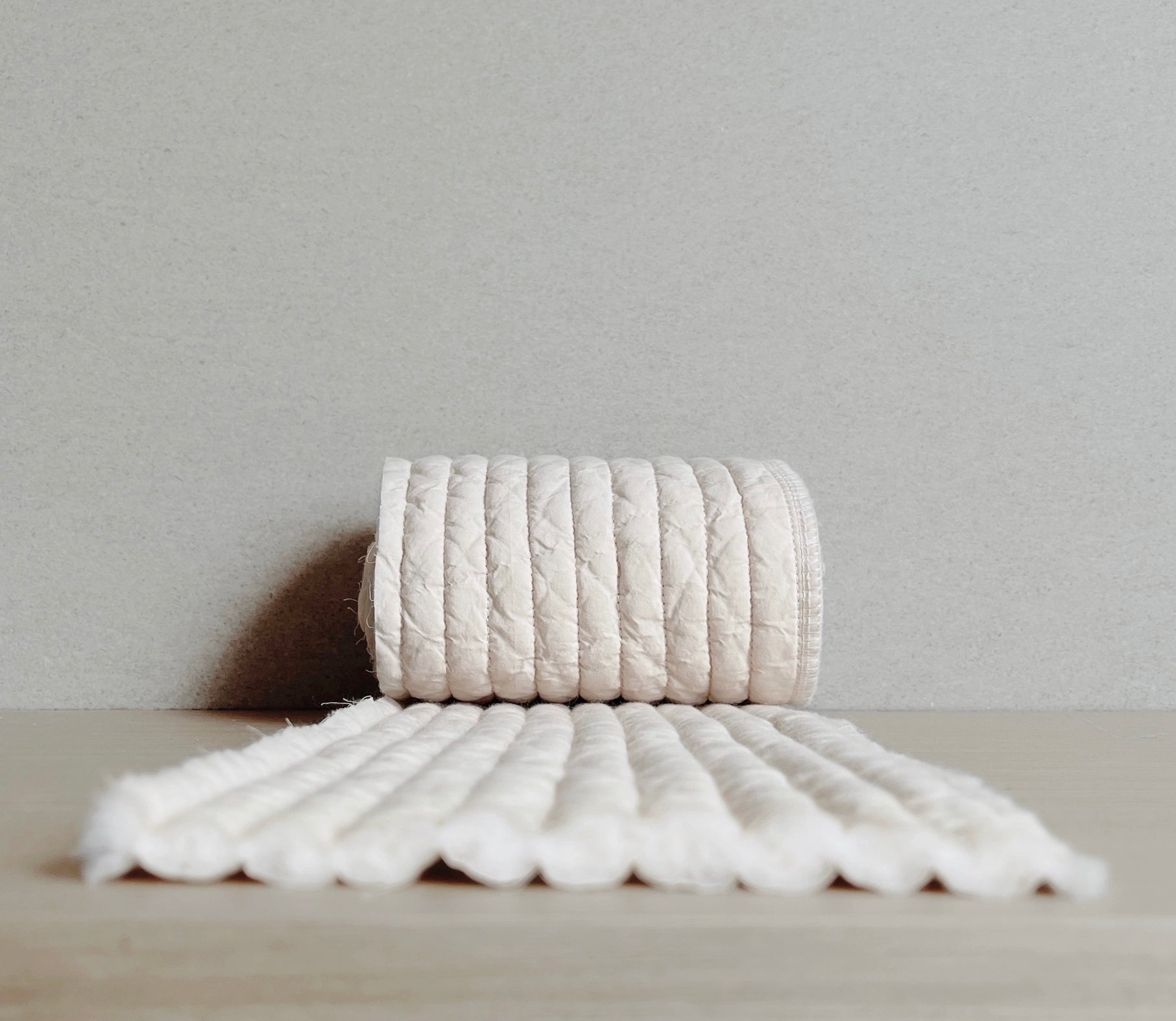 Lambwolf Collective MAATIN ultra entspannendes Hundebett mit Steppdecken-Bezug in Camel, wahlweise in S = 7kg, M = 13kg & L = 28kg - Bitangel RENOVATE & FURNISH HOMES GmbH