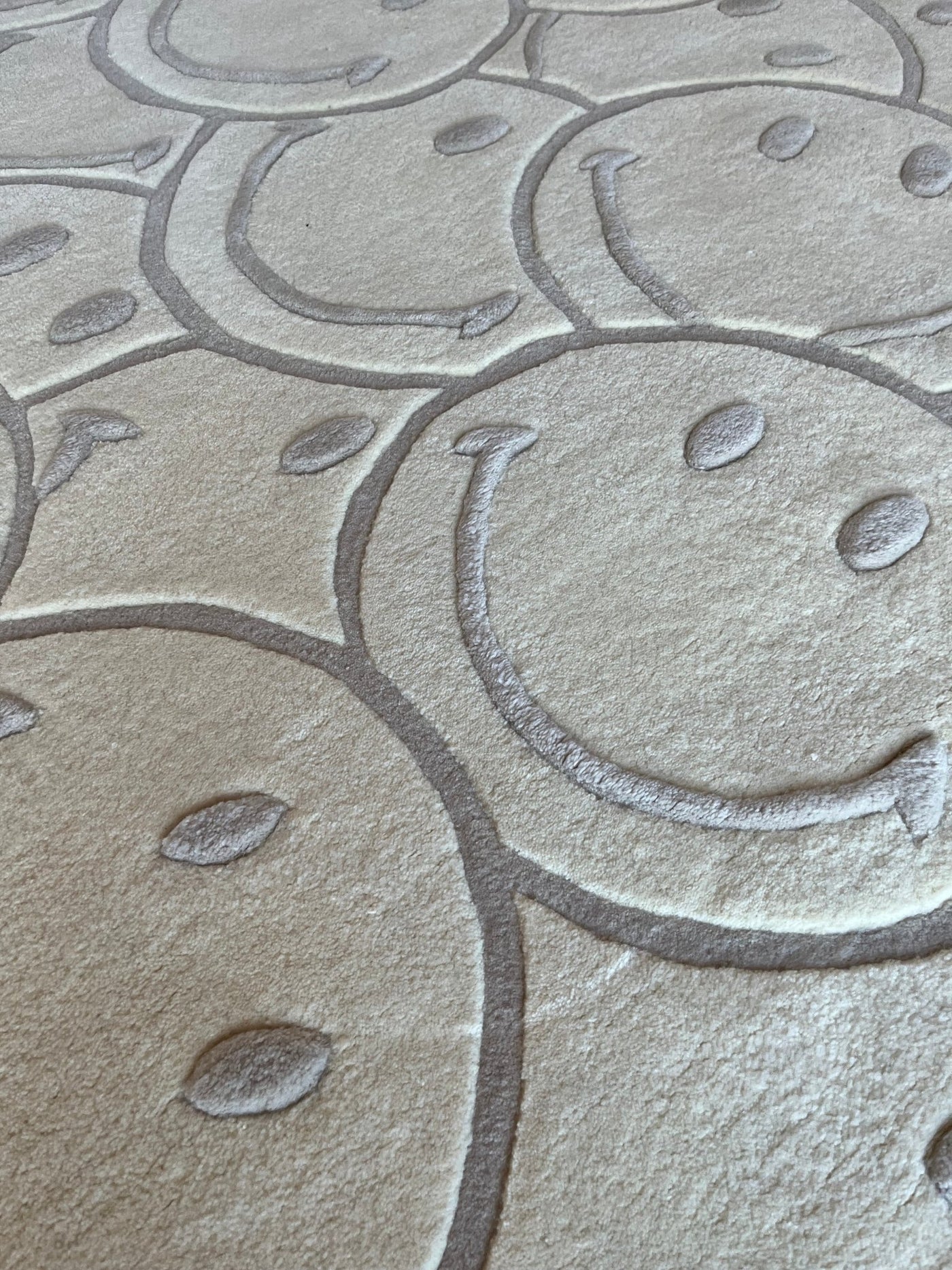 Maison Deux Smiley® Teppich aus 100% neuseeländischer Wolle ca. 180x150cm - Bitangel RENOVATE & FURNISH HOMES GmbH