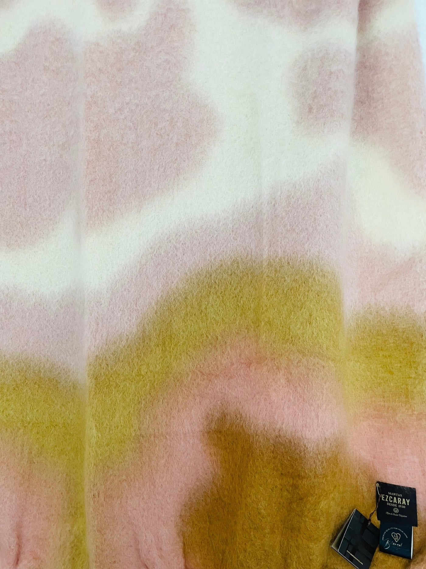 Mantas Ezcaray Spanien Premium Mohair-Wolldecke Tie-Dye, Wolken Optik in Ocker, Rose’, helles Braun, helles Rose, Off White 130x200cm, 450gr/m2 - Bitangel RENOVATE & FURNISH HOMES GmbH