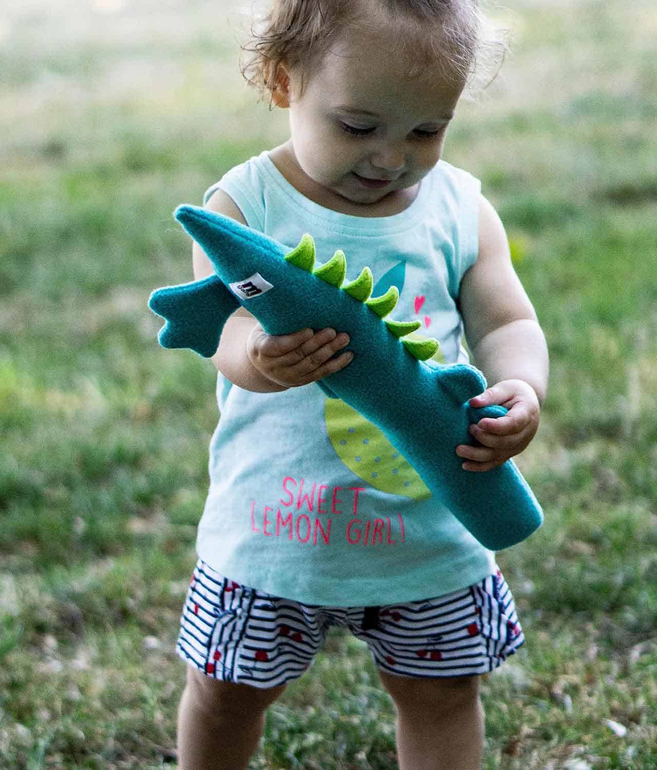 Maua Gang London Nicky Serious Seal in Grau H32x12cm & Johnny Alligator in Türkis ca. H8,5xB40cm - Bitangel RENOVATE & FURNISH HOMES GmbH