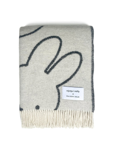 Miffy Decke wahlweise weiss/schwarz oder weiss/grau aus neuseeländischer Wolle ca. 130x200cm - Bitangel RENOVATE & FURNISH HOMES GmbH
