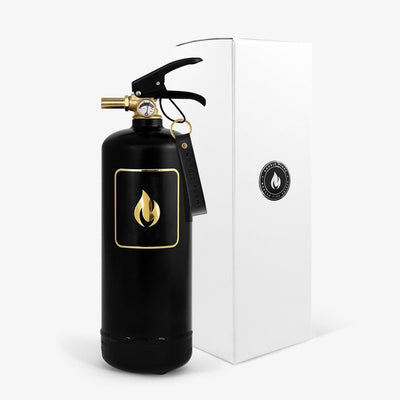 Nordic Flame Feuerlöscher wahlweise in schwarz mit goldenem oder Stahl im stahlfarbenen Emblem in Geschenkkarton Löschkraft von 13A 89B C ist am stärksten auf dem Markt für 2 kg - Bitangel RENOVATE & FURNISH HOMES GmbH