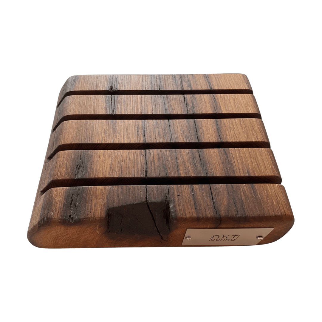 NXT Board exklusiver 4er Schneidebrett-Ständer wahlweise in 4 verschiedenen Versionen, handgearbeitet aus 150 Jahre alter Eichenstehle - Bitangel RENOVATE & FURNISH HOMES GmbH