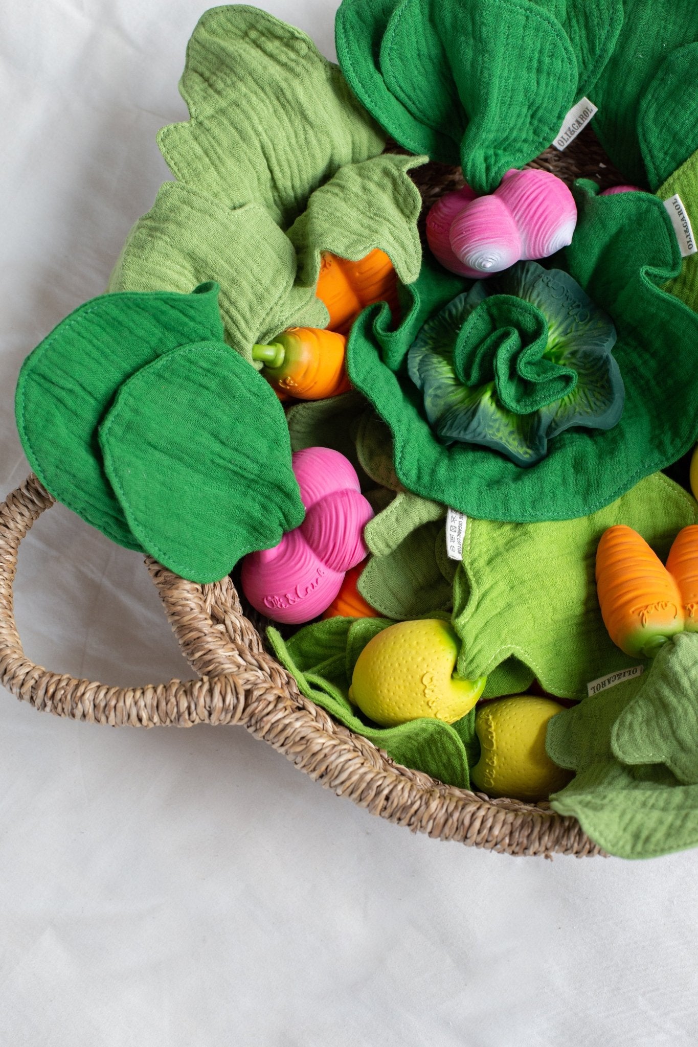 Oli & Carol Cathy Karotte Mini Beißringe mit Muselim-Tuch ca.L20,2XB13x3cm - Bitangel RENOVATE & FURNISH HOMES GmbH