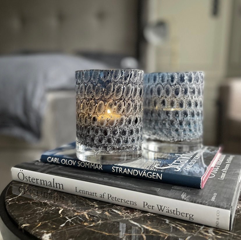 Skogsberg & Smart mundgeblasenes Windlicht Hurricane Spritz wahlweise Sea oder Rauchgrau ca. 12cm lang & 10cm Durchmesser, Gewicht ca. 1,5kg - Bitangel RENOVATE & FURNISH HOMES GmbH