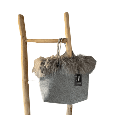 Taff by Thomas Albrecht Home Aufbewahrung-Tasche wahlweise in zwei Größen, aus Schurwoll-Walk mit Tibet Lammfell, Platingrau ca. 60x13x35 cm - Bitangel RENOVATE & FURNISH HOMES GmbH