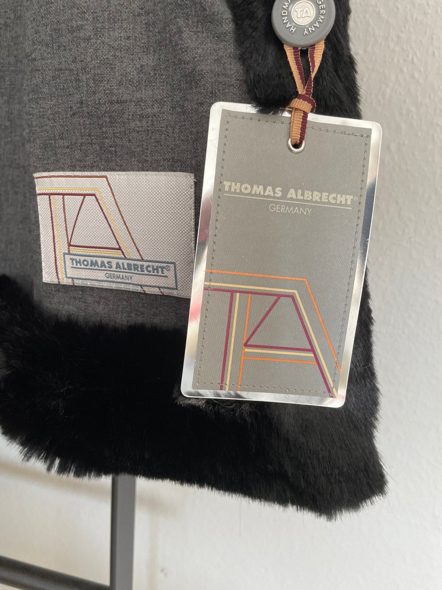 Thomas Albrecht Luxuriöse Webpelz-Decke Nizza in Schwarz ca. 140x200cm - Bitangel RENOVATE & FURNISH HOMES GmbH