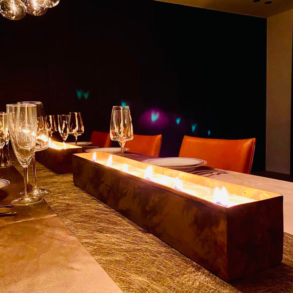 UMAII CHARLIE handgefertigte Kerze in einer Schale aus recyceltem Metall für In-und Outdoor, 100 % Olivenstearin, ohne Paraffin, mit Holzdochten. - Bitangel RENOVATE & FURNISH HOMES GmbH