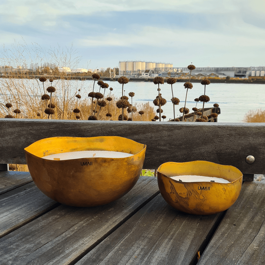 UMAII VINZ handgefertigte Kerze in einer handgefertigten Kupferschale für In-und Outdoor aus 100 % Olivenstearin, ohne Paraffin, mit Holzdochten ca. 1,5kg - Bitangel RENOVATE & FURNISH HOMES GmbH